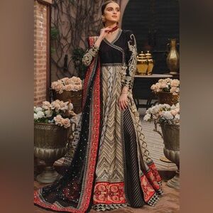 Maryum n Maria - Grenadine Pakistani Suit